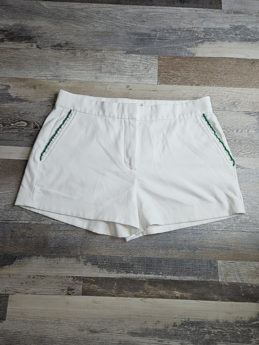 Tory Sport Burch Women's White Shorts Green Trim Size 8